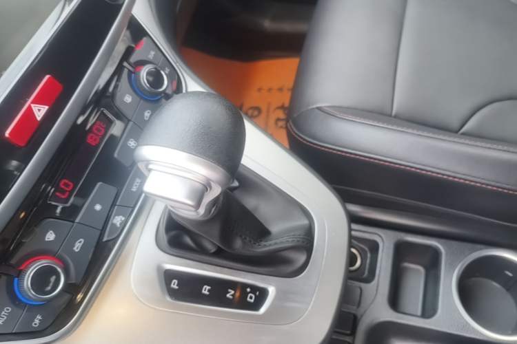 Used Haval M6 2019 1.5T DCT Two-Wheel Drive Value Edition China VI Standard Gear Lever