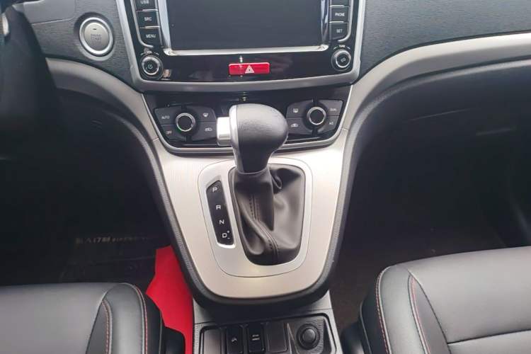 Used Haval M6 2019 1.5T DCT Two-Wheel Drive Value Edition China VI Standard Gear Lever