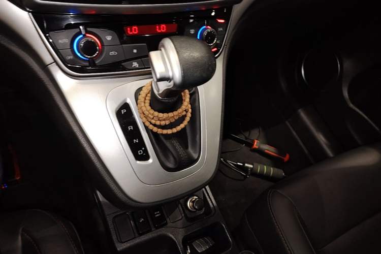 Used Haval M6 2019 1.5T DCT Two-Wheel Drive Elite Version China V Standard Gear Lever