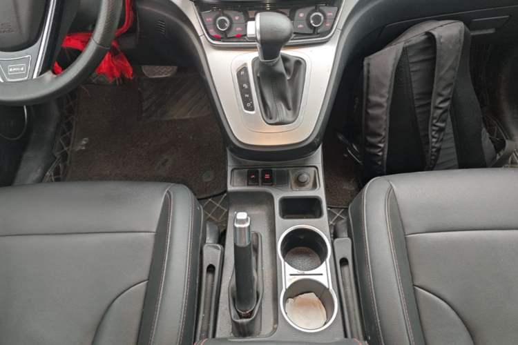 Used Haval M6 2019 1.5T DCT Two-Wheel Drive Elite Version China VI Standard Gear Lever