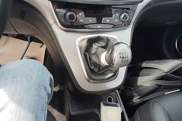 Used Haval M6 2019 1.5T Manual Two-Wheel Drive Elite Version China VI Standard Gear Lever