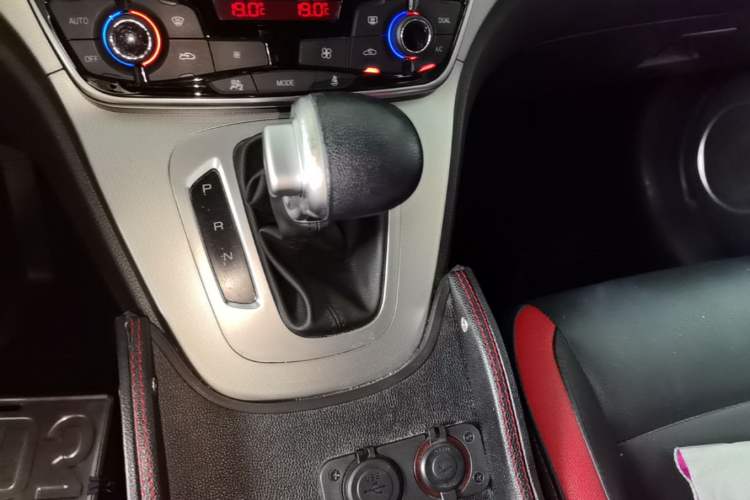 Used Haval M6 2019 1.5T DCT Two-Wheel Drive Urban Version China VI Standard Gear Lever