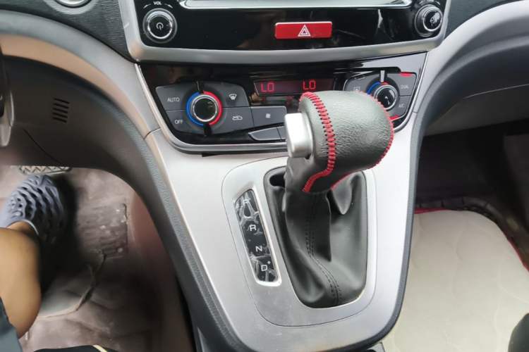 Used Haval M6 2019 1.5T DCT Two-Wheel Drive Elite Version China VI Standard Gear Lever