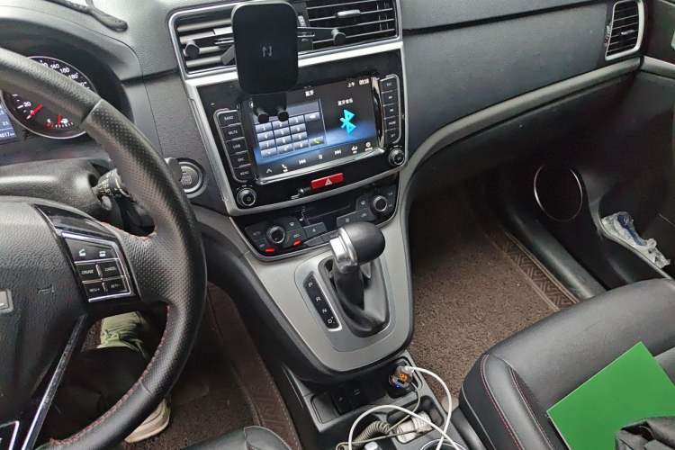 Used Haval M6 2019 1.5T DCT Two-Wheel Drive Elite Version China VI Standard Gear Lever
