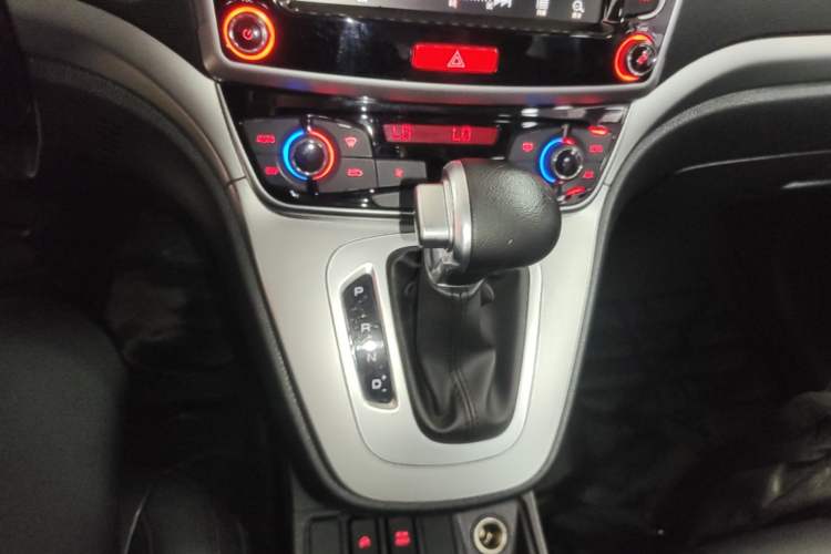 Used Haval M6 2019 1.5T DCT Two-Wheel Drive Value Edition China VI Standard Gear Lever