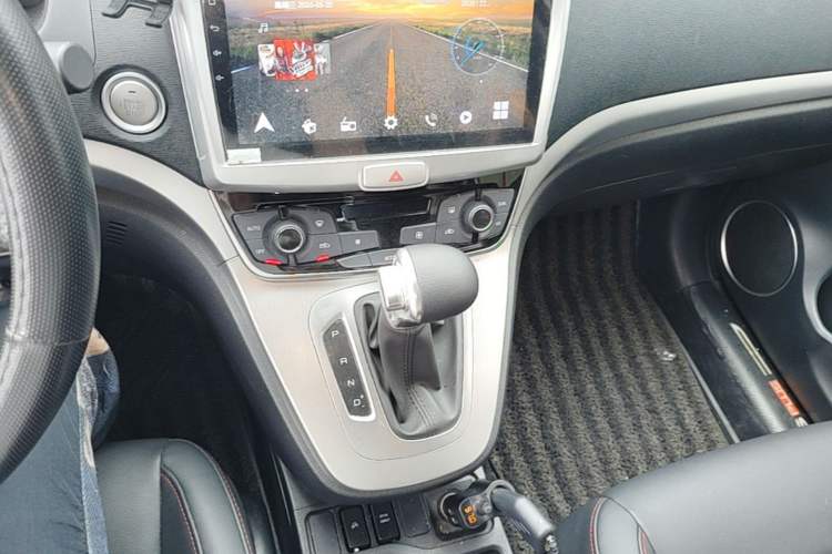 Used Haval M6 2019 1.5T DCT Two-Wheel Drive Value Edition China VI Standard Gear Lever
