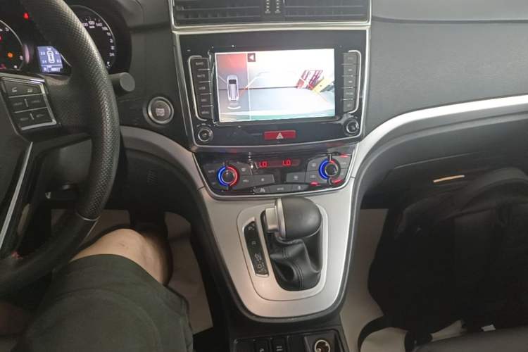 Used Haval M6 2019 1.5T DCT Two-Wheel Drive Elite Version China V Standard Gear Lever