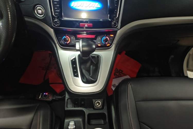 Used Haval M6 2019 1.5T DCT Two-Wheel Drive Value Edition China VI Standard Gear Lever