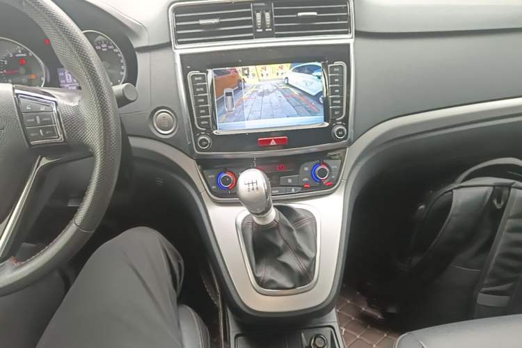 Used Haval M6 2019 1.5T Manual Two-Wheel Drive Elite Version China V Standard Gear Lever