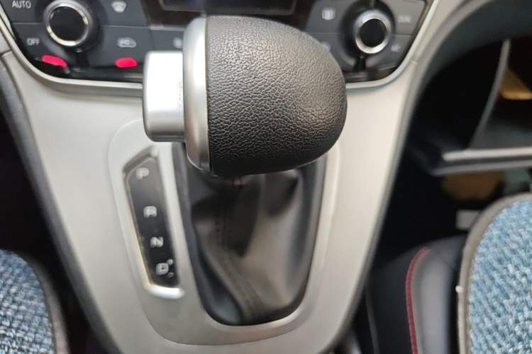 Used Haval M6 2019 1.5T DCT Two-Wheel Drive Value Edition China VI Standard Gear Lever