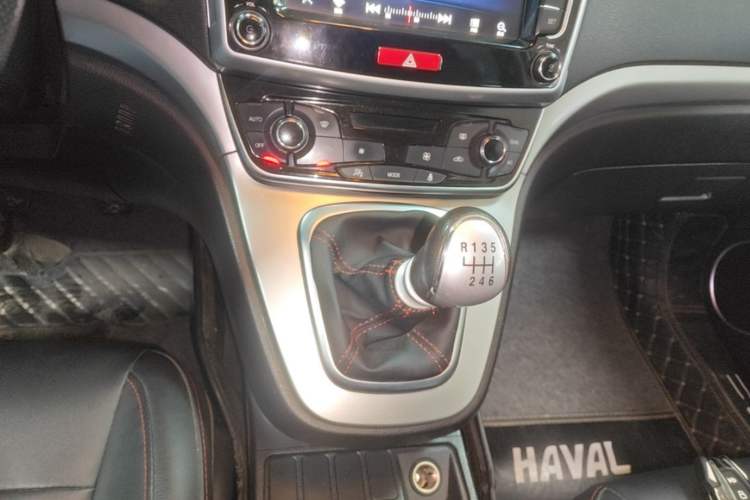 Used Haval M6 2019 1.5T Manual Two-Wheel Drive Elite Version China V Standard Gear Lever