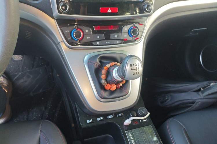 Used Haval M6 2019 1.5T Manual Two-Wheel Drive Elite Version China VI Standard Gear Lever