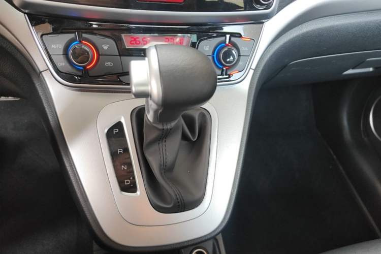 Used Haval M6 2019 1.5T DCT Two-Wheel Drive Value Edition China VI Standard Gear Lever