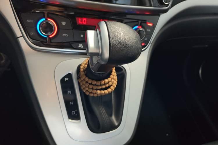 Used Haval M6 2019 1.5T DCT Two-Wheel Drive Elite Version China V Standard Gear Lever