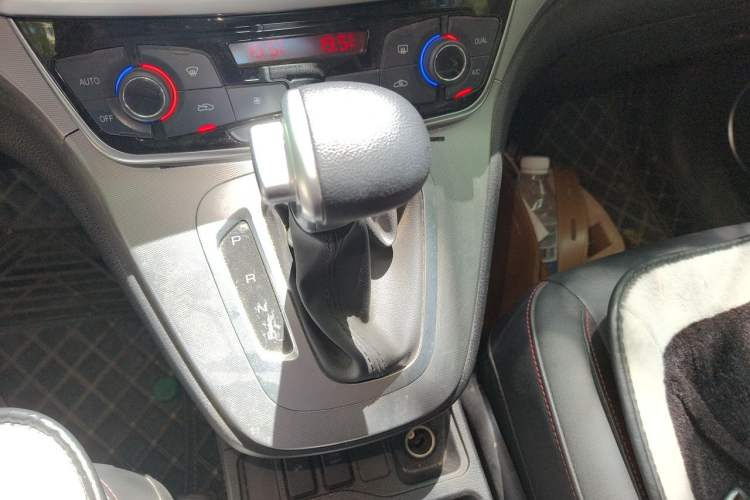 Used Haval M6 2019 1.5T DCT Two-Wheel Drive Elite Version China VI Standard Gear Lever