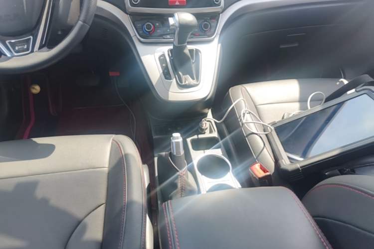 Used Haval M6 2019 1.5T DCT Two-Wheel Drive Value Edition China VI Standard Gear Lever