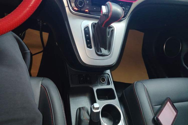Used Haval M6 2019 1.5T DCT Two-Wheel Drive Value Edition China VI Standard Gear Lever