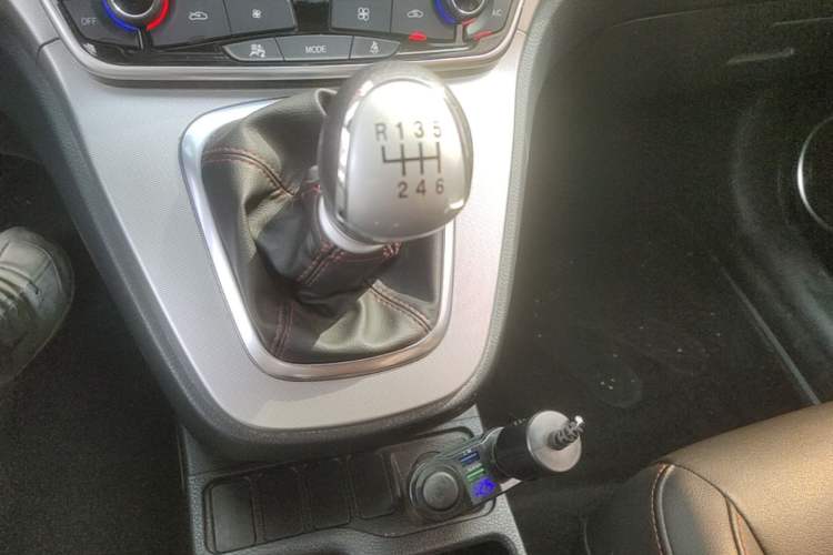 Used Haval M6 2019 1.5T Manual Two-Wheel Drive Elite Version China VI Standard Gear Lever