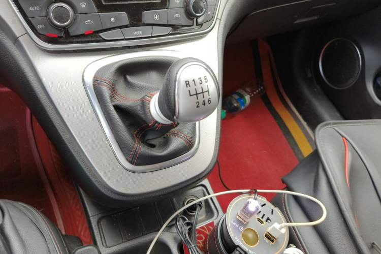 Used Haval M6 2019 1.5T Manual Two-Wheel Drive Elite Version China VI Standard Gear Lever