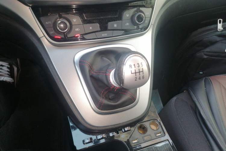 Used Haval M6 2019 1.5T Manual Two-Wheel Drive Urban Version China VI Standard Gear Lever