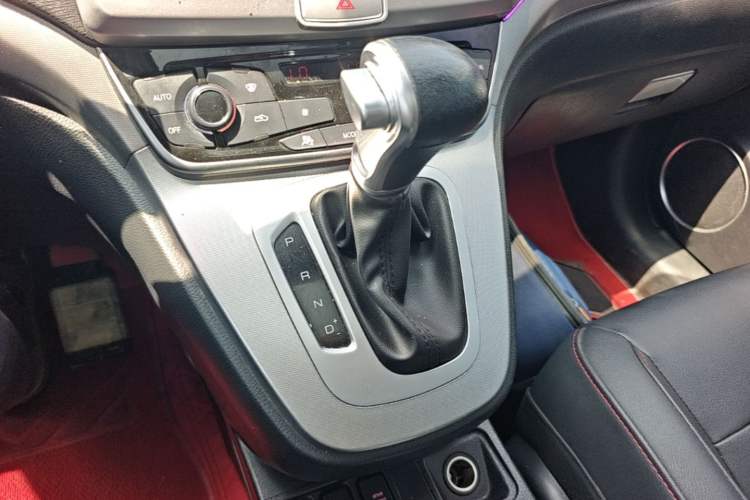 Used Haval M6 2019 1.5T DCT Two-Wheel Drive Elite Version China VI Standard Gear Lever