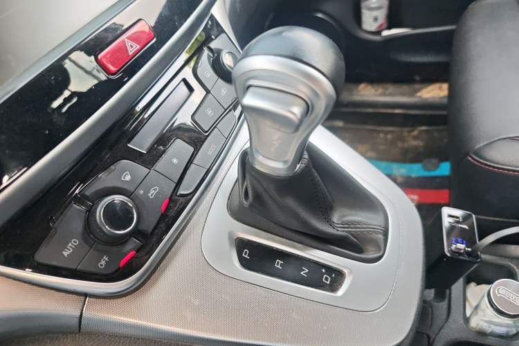 Used Haval M6 2019 1.5T DCT Two-Wheel Drive Value Edition China VI Standard Gear Lever
