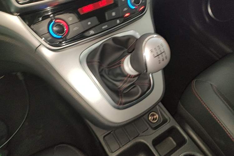 Used Haval M6 2019 1.5T Manual Two-Wheel Drive Elite Version China V Standard Gear Lever
