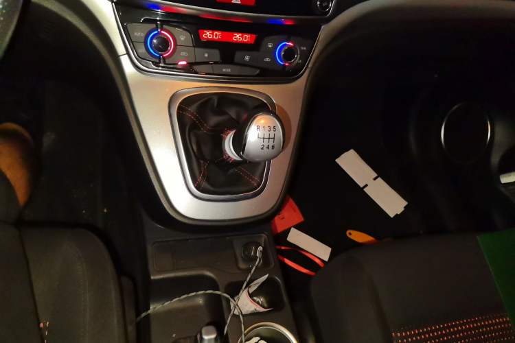 Used Haval M6 2019 1.5T Manual Two-Wheel Drive Urban Version China VI Standard Gear Lever