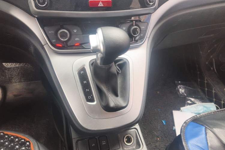 Used Haval M6 2019 1.5T DCT Two-Wheel Drive Elite Version China VI Standard Gear Lever
