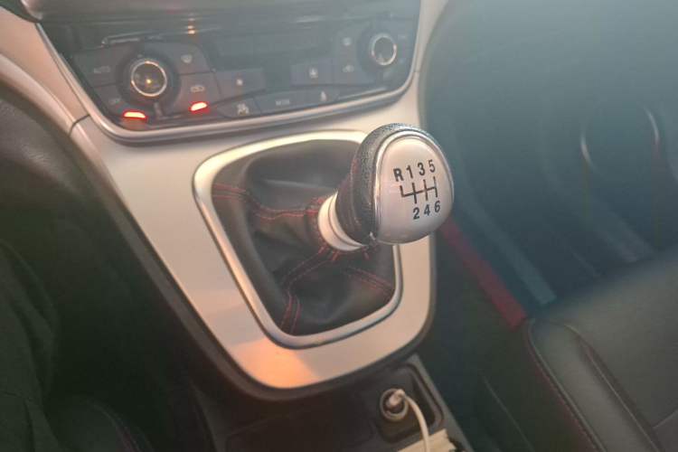 Used Haval M6 2019 1.5T Manual Two-Wheel Drive Elite Version China VI Standard Gear Lever