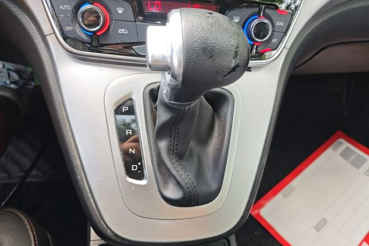 Used Haval M6 2019 1.5T DCT Two-Wheel Drive Value Edition China VI Standard Gear Lever