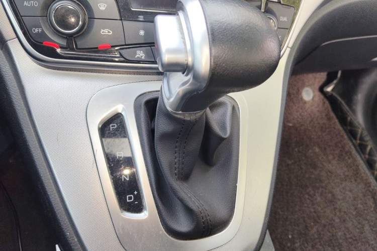 Used Haval M6 2019 1.5T DCT Two-Wheel Drive Elite Version China VI Standard Gear Lever
