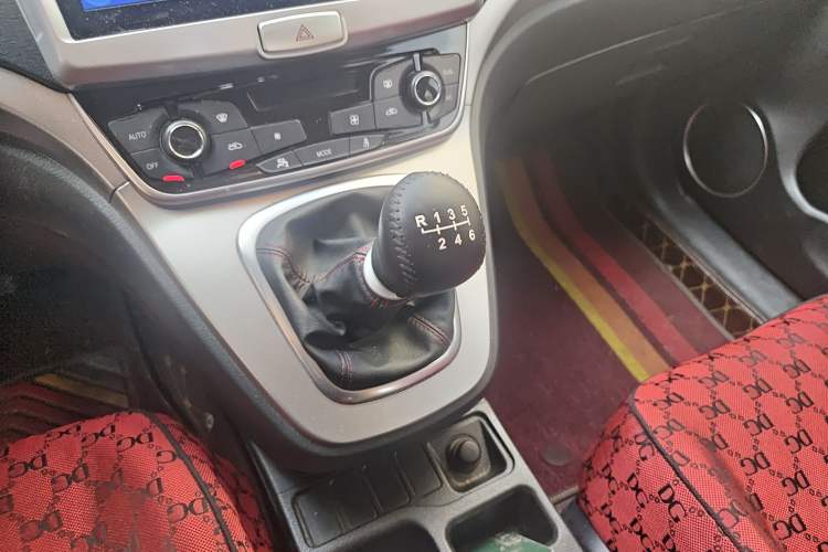 Used Haval M6 2019 1.5T Manual Two-Wheel Drive Urban Version China VI Standard Gear Lever