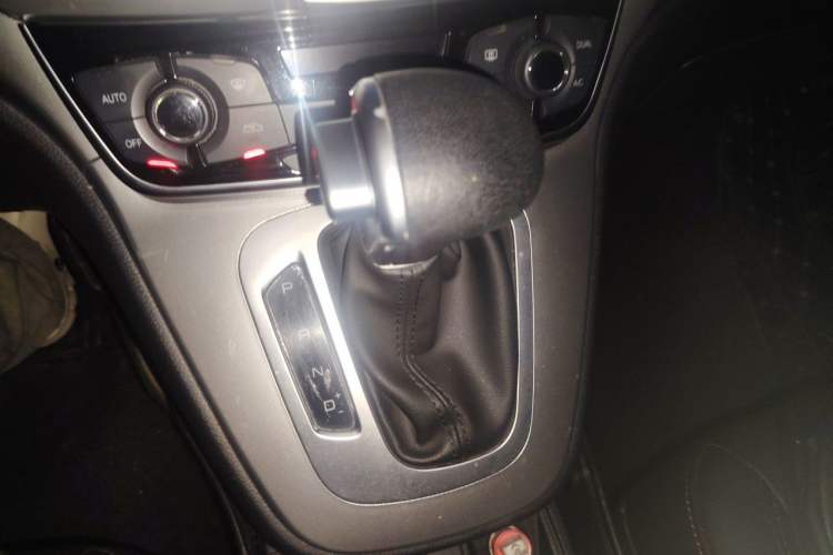Used Haval M6 2019 1.5T DCT Two-Wheel Drive Value Edition China VI Standard Gear Lever