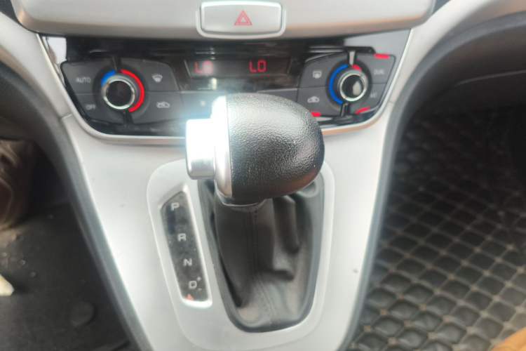 Used Haval M6 2019 1.5T DCT Two-Wheel Drive Value Edition China VI Standard Gear Lever