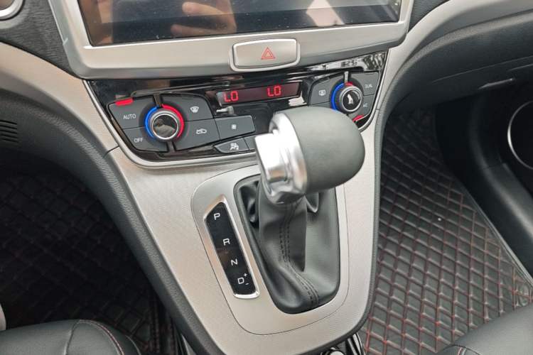 Used Haval M6 2019 1.5T DCT Two-Wheel Drive Value Edition China VI Standard Gear Lever