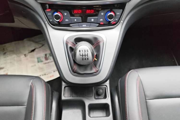 Used Haval M6 2019 1.5T Manual Two-Wheel Drive Elite Version China VI Standard Gear Lever