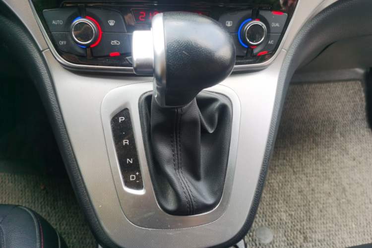 Used Haval M6 2019 1.5T DCT Two-Wheel Drive Elite Version China VI Standard Gear Lever