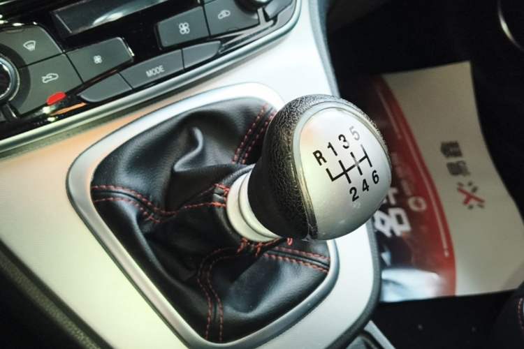 Used Haval M6 2019 1.5T Manual Two-Wheel Drive Elite Version China VI Standard Gear Lever