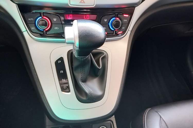 Used Haval M6 2019 1.5T DCT Two-Wheel Drive Value Edition China VI Standard Gear Lever