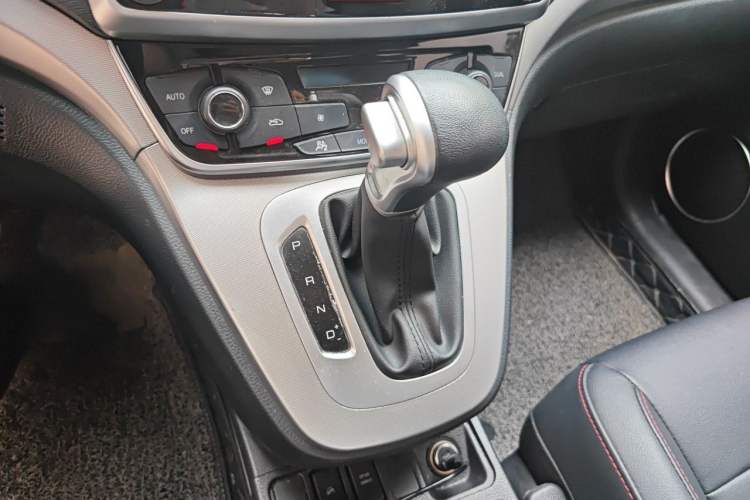 Used Haval M6 2019 1.5T DCT Two-Wheel Drive Value Edition China VI Standard Gear Lever