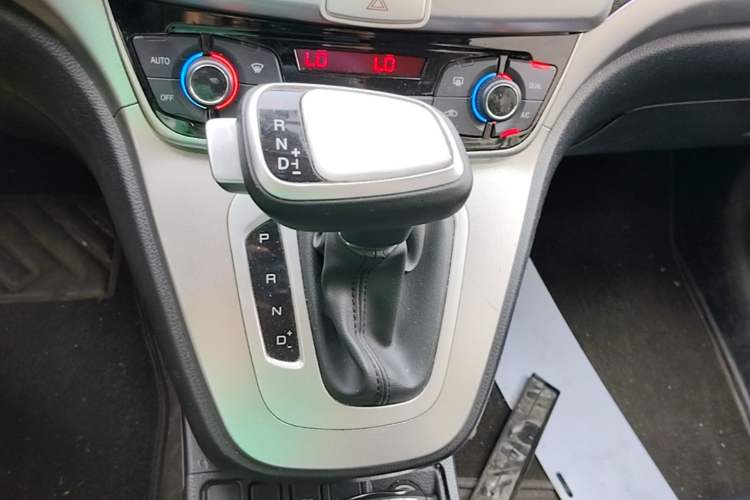 Used Haval M6 2019 1.5T DCT Two-Wheel Drive Elite Version China VI Standard Gear Lever
