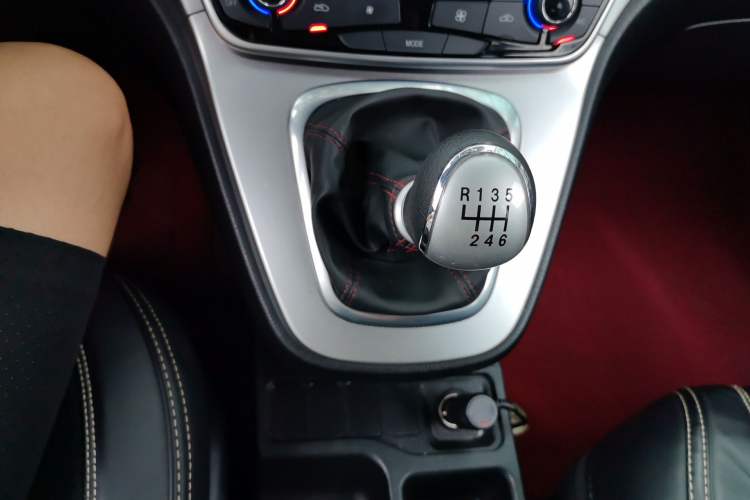 Used Haval M6 2019 1.5T Manual Two-Wheel Drive Urban Version China VI Standard Gear Lever
