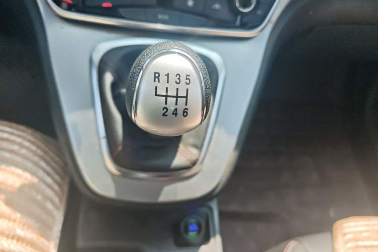 Used Haval M6 2019 1.5T Manual Two-Wheel Drive Elite Version China VI Standard Gear Lever