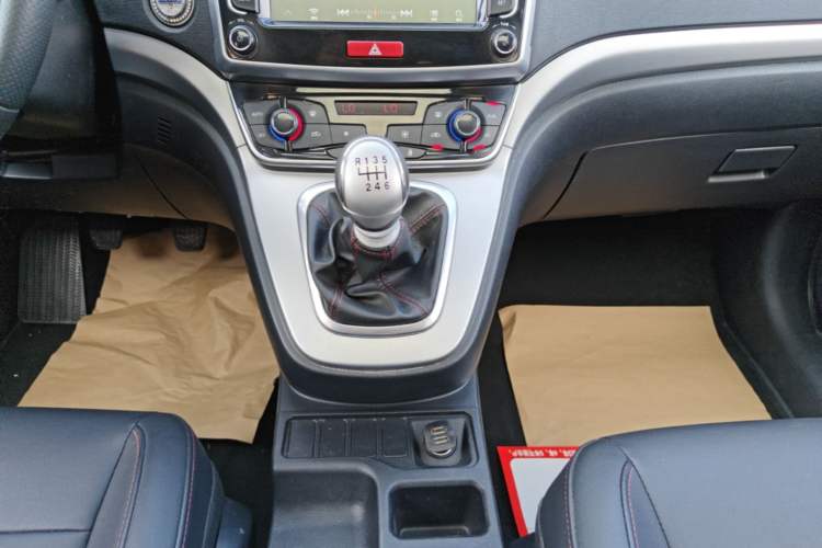 Used Haval M6 2019 1.5T Manual Two-Wheel Drive Elite Version China VI Standard Gear Lever