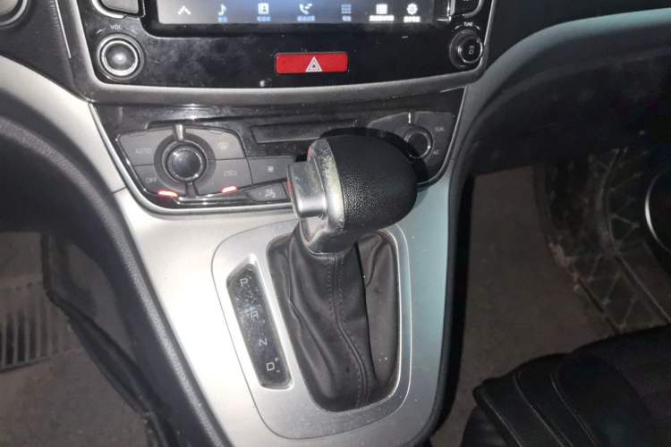 Used Haval M6 2019 1.5T DCT Two-Wheel Drive Elite Version China VI Standard Gear Lever