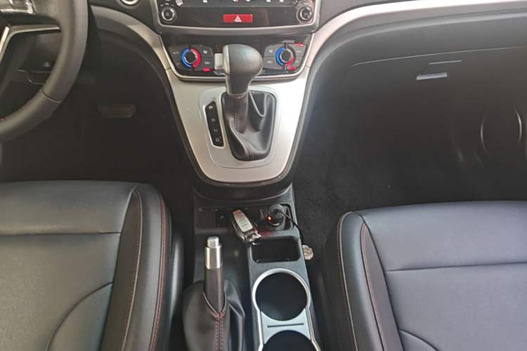 Used Haval M6 2019 1.5T DCT Two-Wheel Drive Elite Version China VI Standard Gear Lever