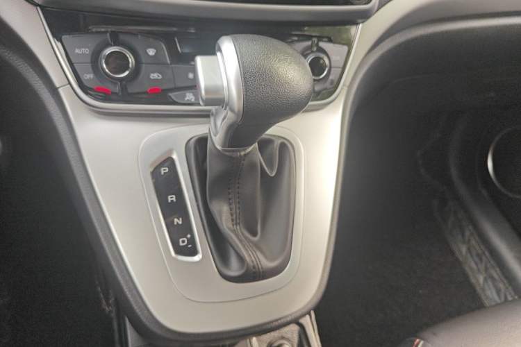 Used Haval M6 2019 1.5T DCT Two-Wheel Drive Value Edition China VI Standard Gear Lever