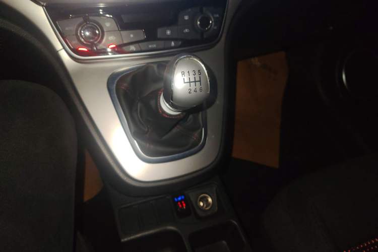 Used Haval M6 2019 1.5T Manual Two-Wheel Drive Urban Version China VI Standard Gear Lever
