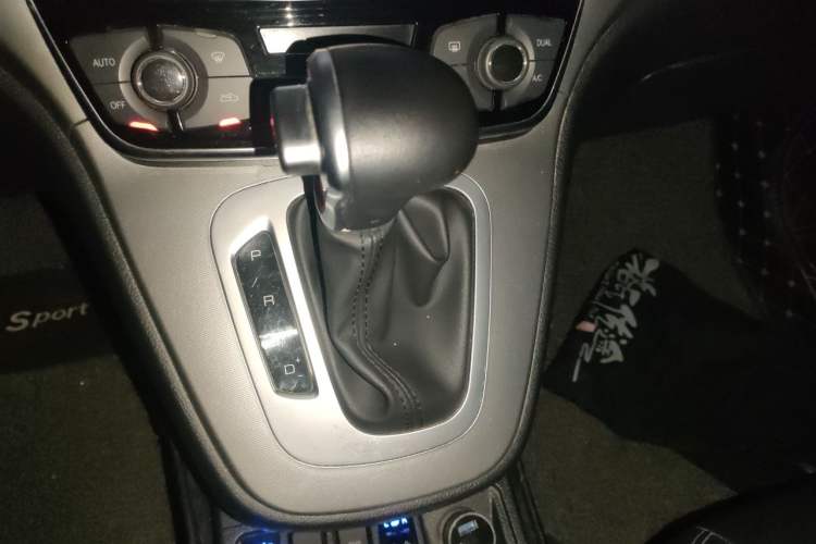 Used Haval M6 2019 1.5T DCT Two-Wheel Drive Value Edition China VI Standard Gear Lever